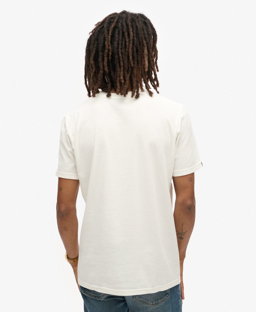 camiseta outdoor graphic stripe na cor branco inverno