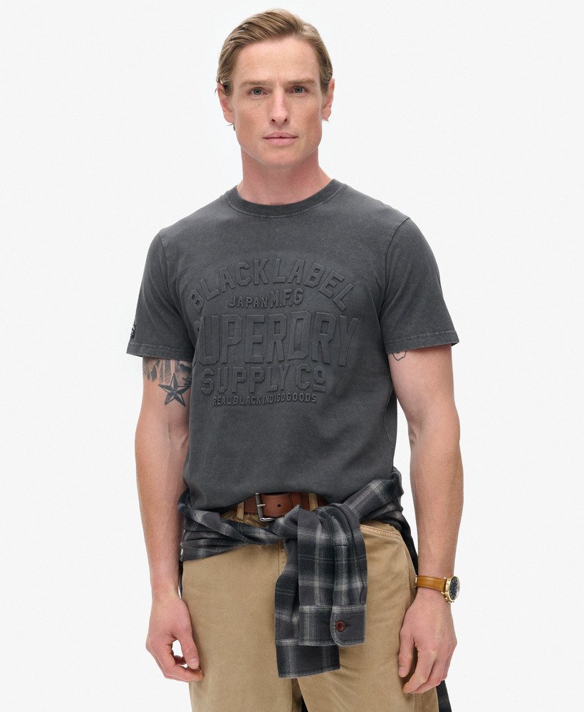 camiseta com estampa de logo em relevo na cor blackboard