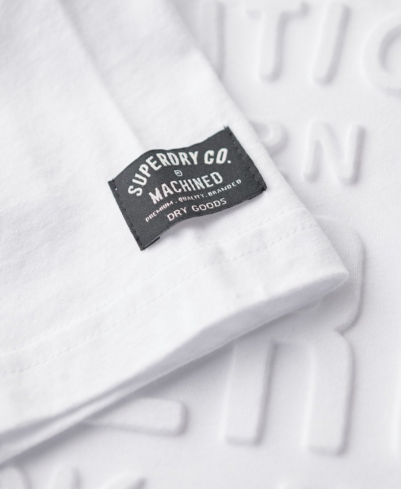 camiseta com estampa de logo em relevo na cor branco inverno