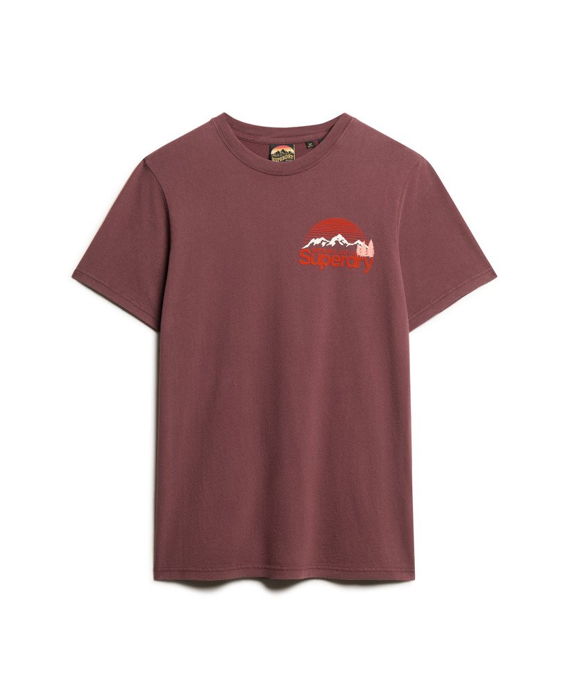 camiseta great outdoor com estampa no peito na cor marrom rum com passas