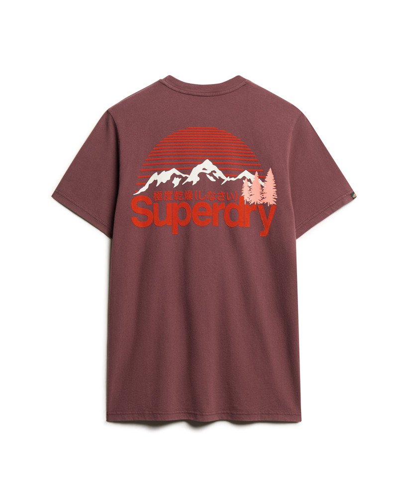 camiseta great outdoor com estampa no peito na cor marrom rum com passas