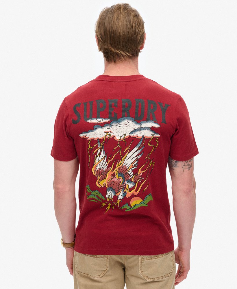 camiseta com estampa de tatuagem na cor vermelho vinho