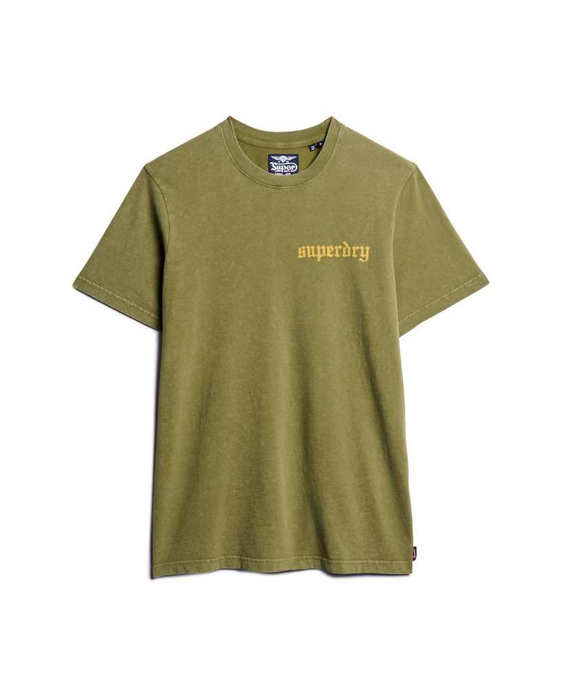 camiseta com estampa de tatuagem na cor cáquioliva