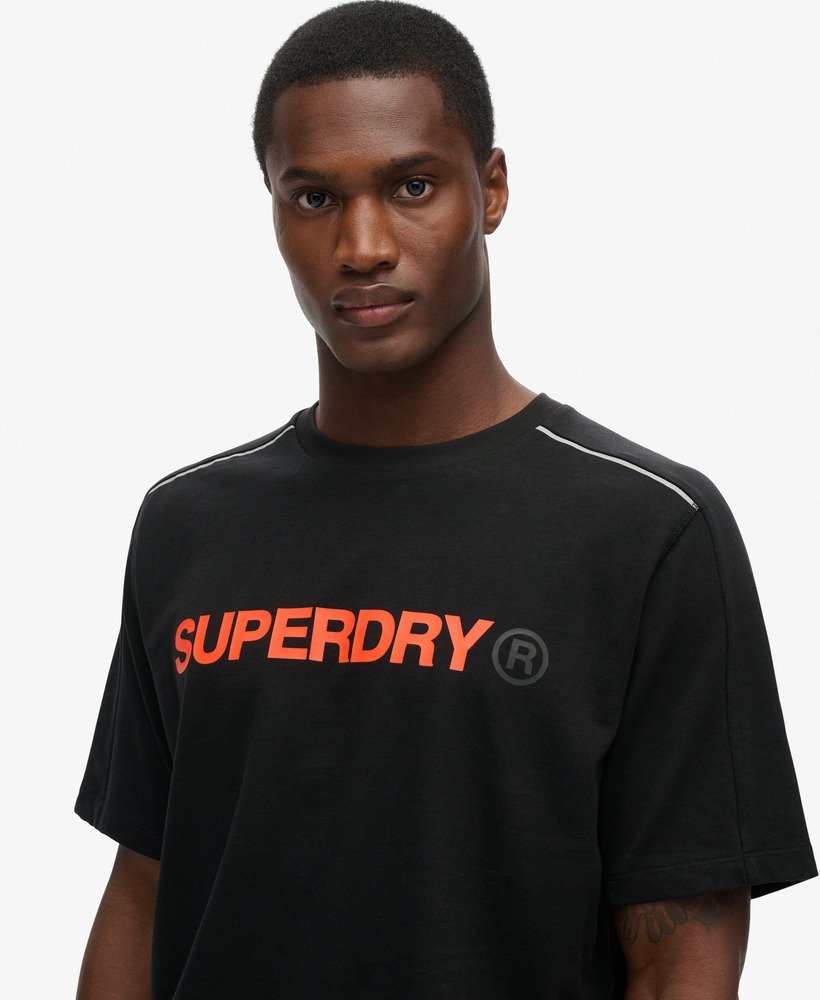 camiseta relaxed com logo de tecnologia na cor preta