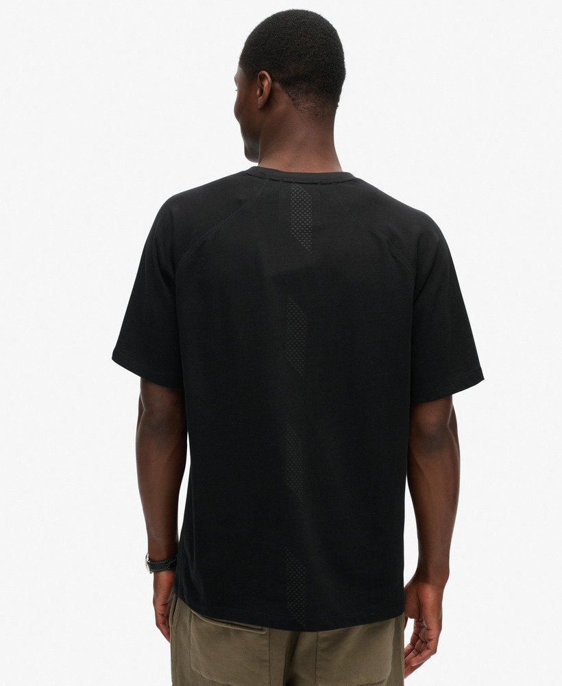 camiseta relaxed com logo de tecnologia na cor preta