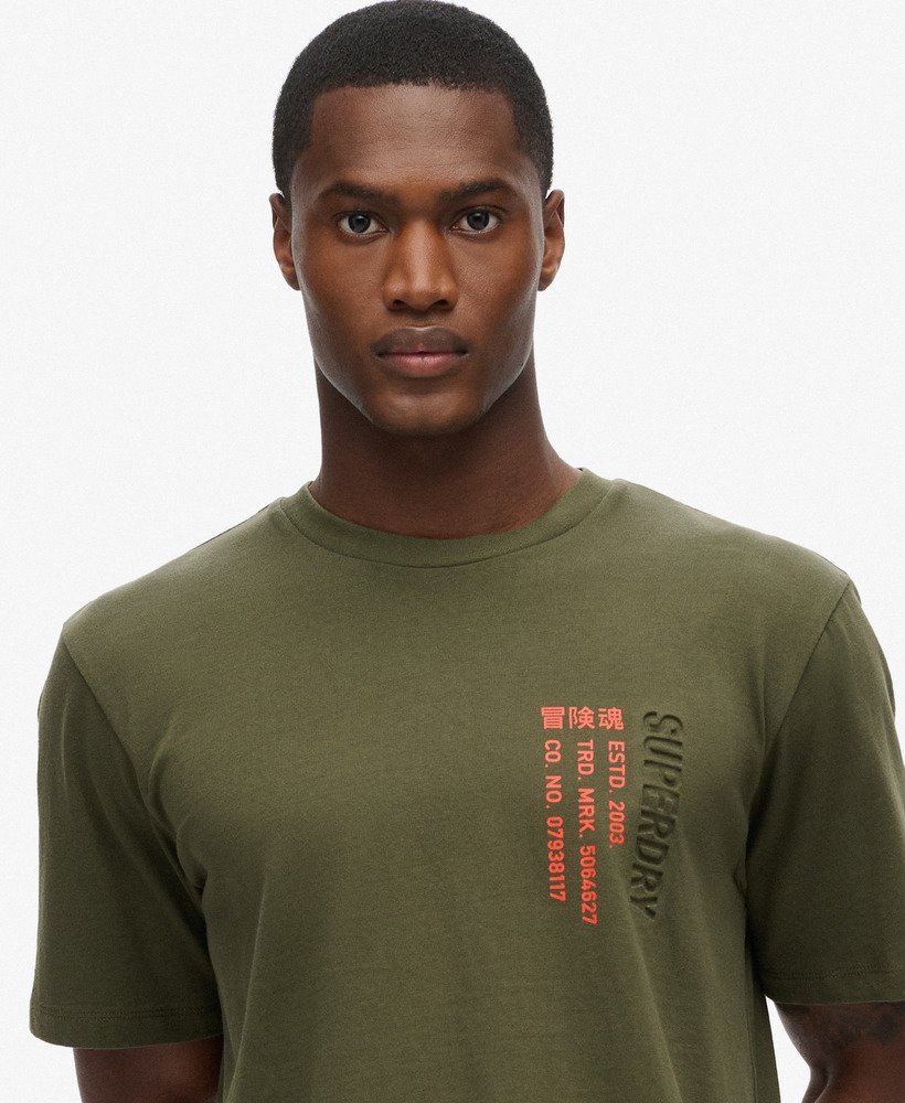 camiseta folgada utility sport logo na cor cáqui militar