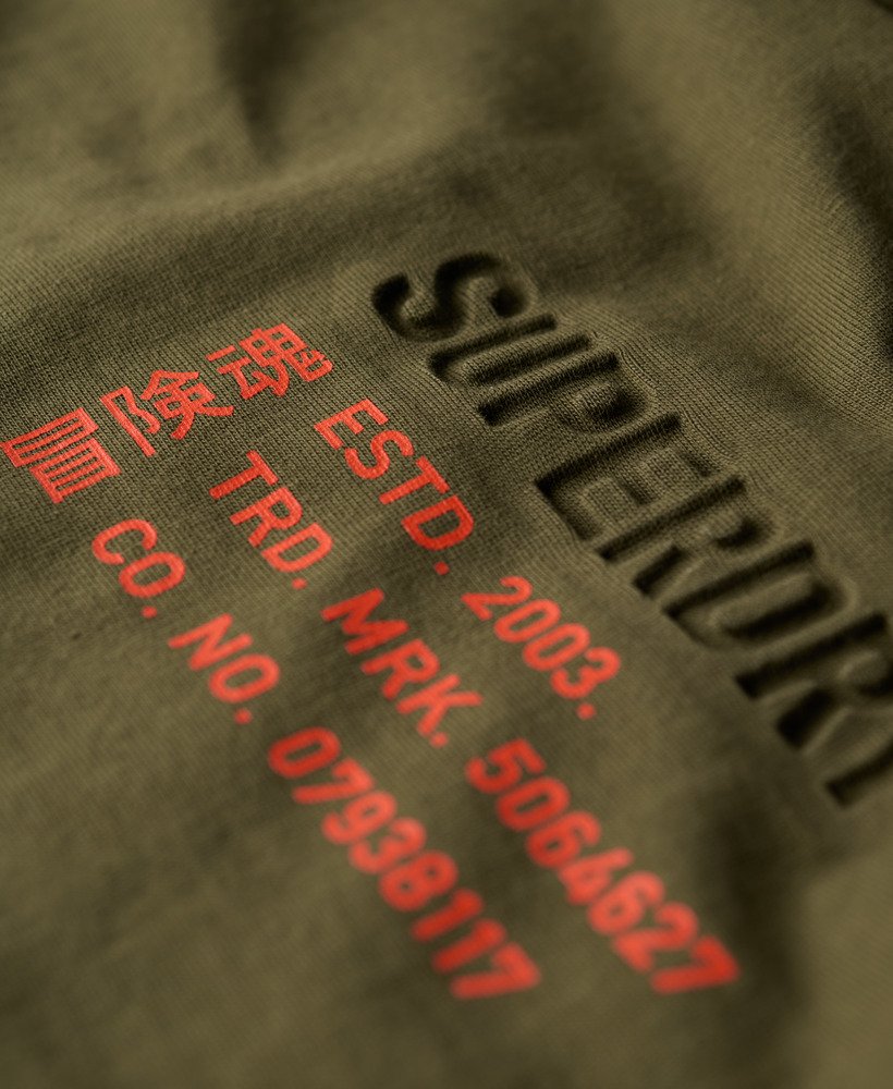 camiseta folgada utility sport logo na cor cáqui militar