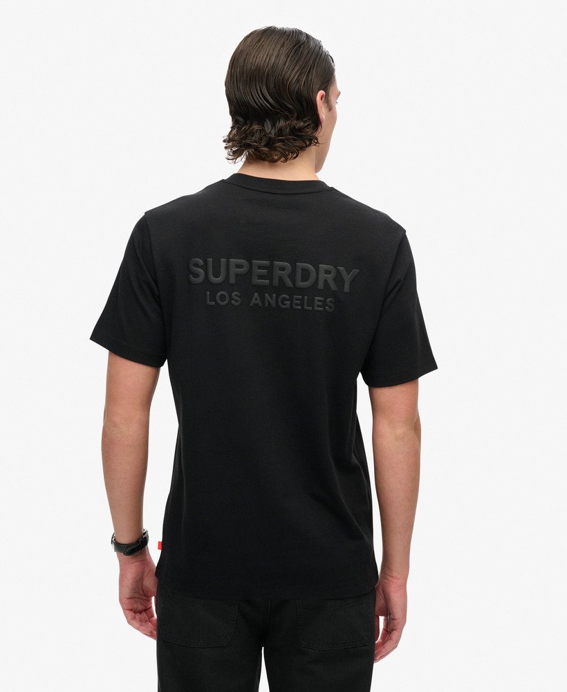 camiseta esportiva folgada de luxo na cor preta.
