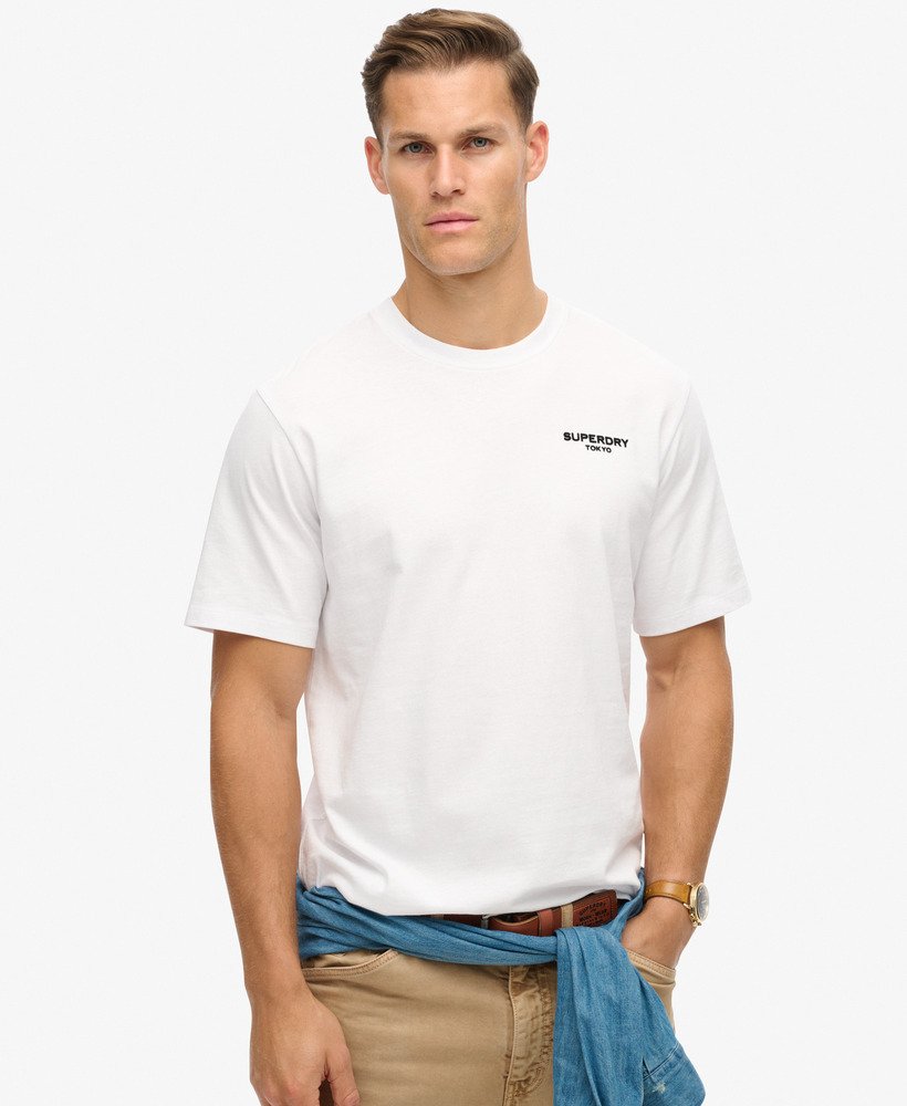 camiseta esportiva folgada de luxo na cor branca brilhante.