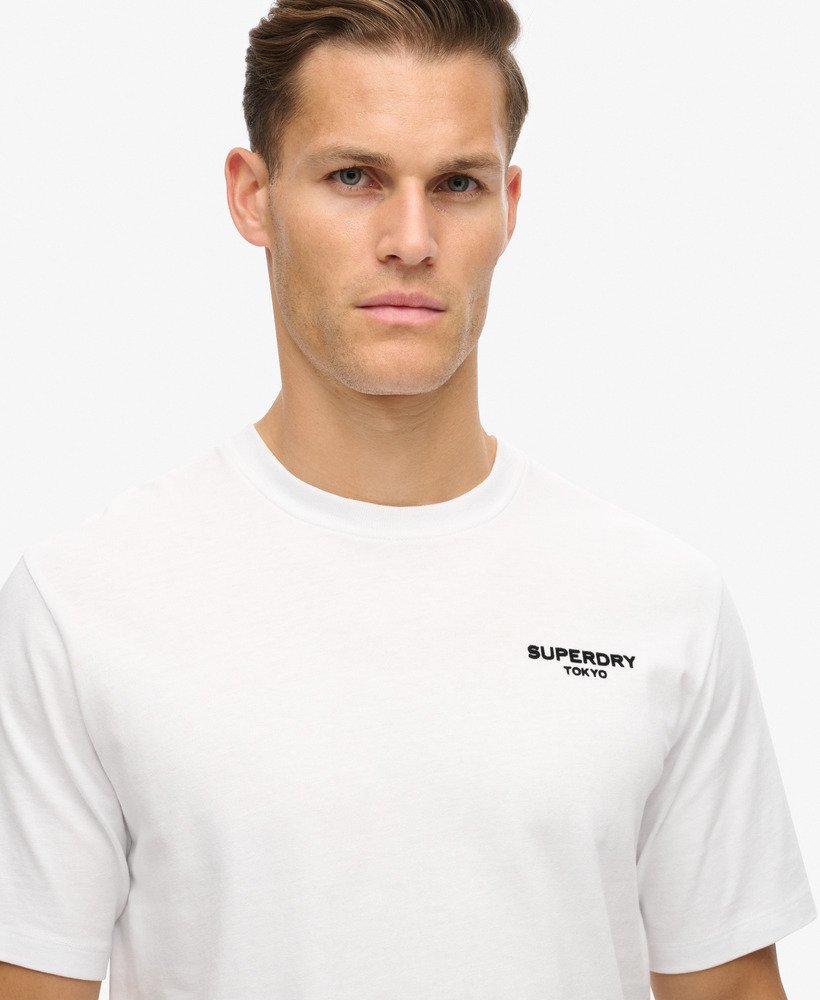 camiseta esportiva folgada de luxo na cor branca brilhante.