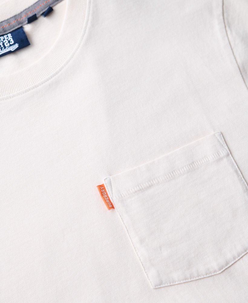 camiseta essential washed pocket na cor washed chalk
