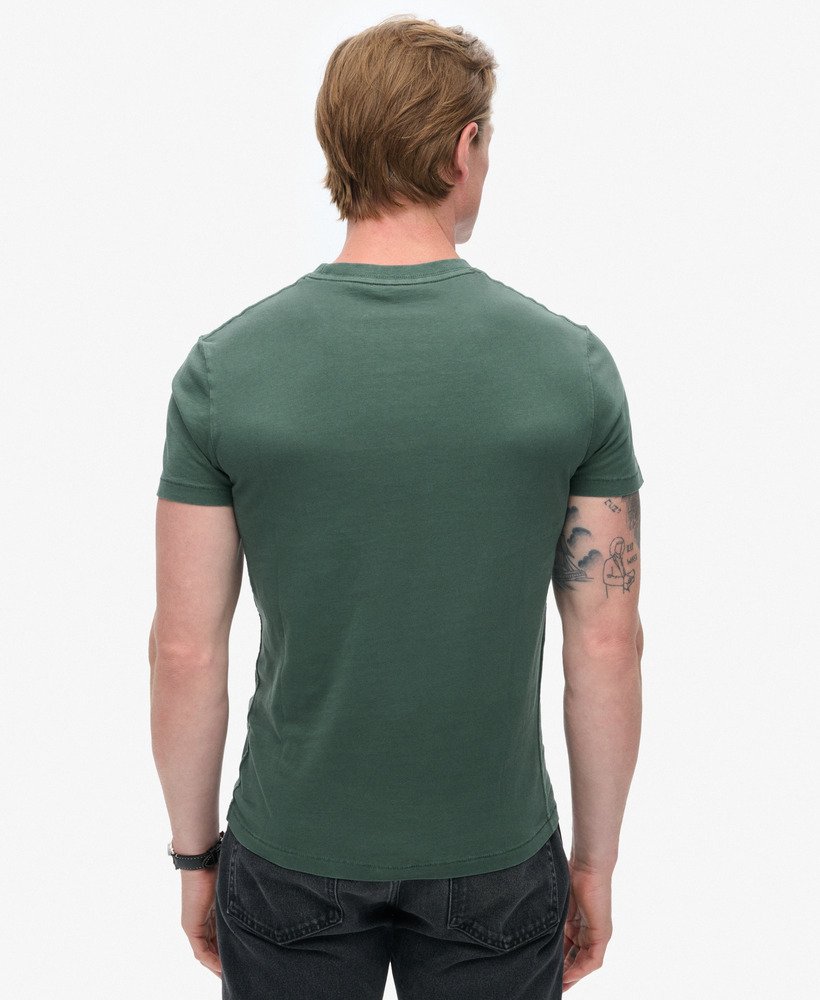 camiseta essential washed pocket na cor verde floresta lavada