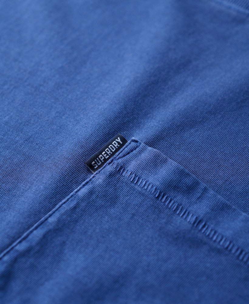 camiseta essential washed pocket na cor azul marinho.