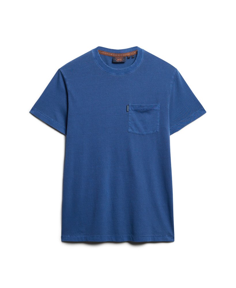 camiseta essential washed pocket na cor azul marinho.