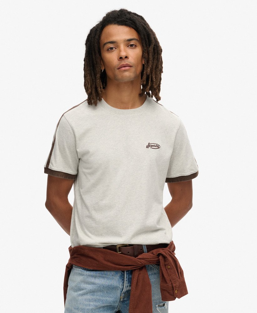 camiseta essential logo retro listrada em cinza relâmpago grindle