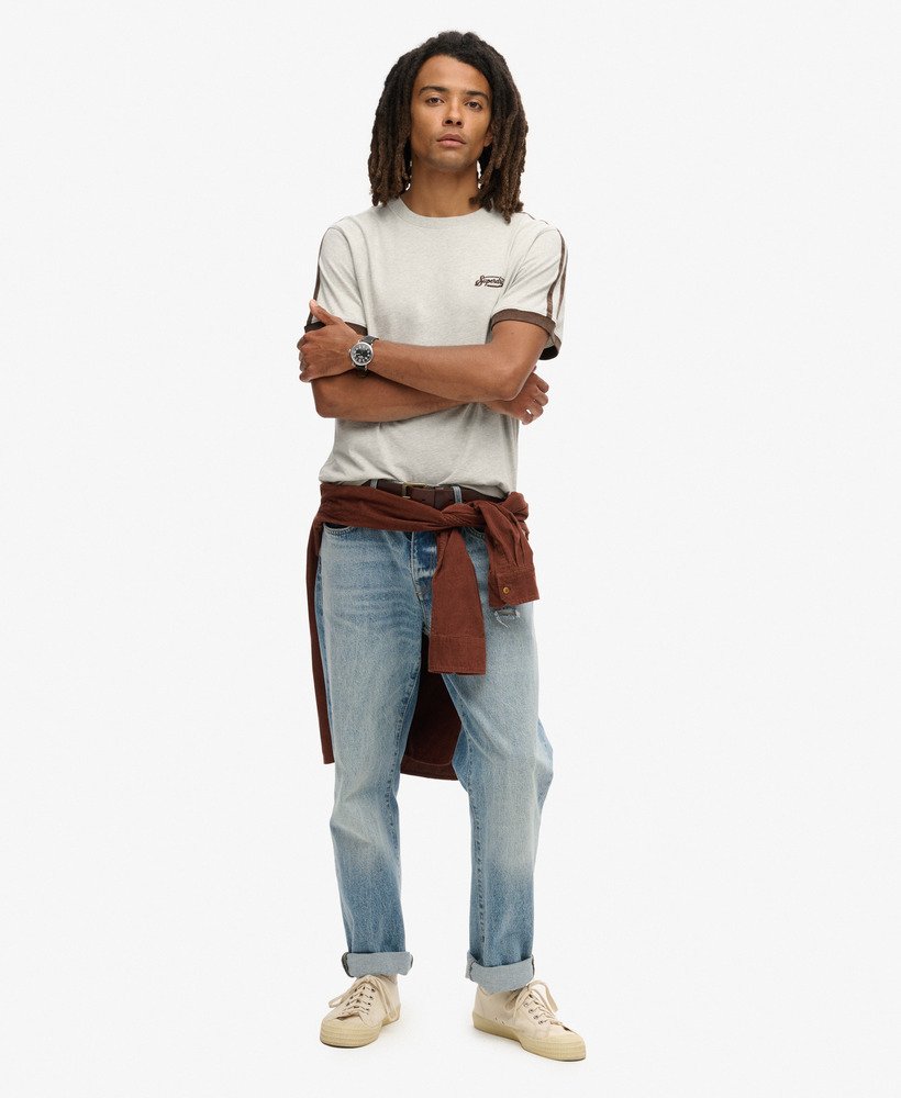 camiseta essential logo retro listrada em cinza relâmpago grindle