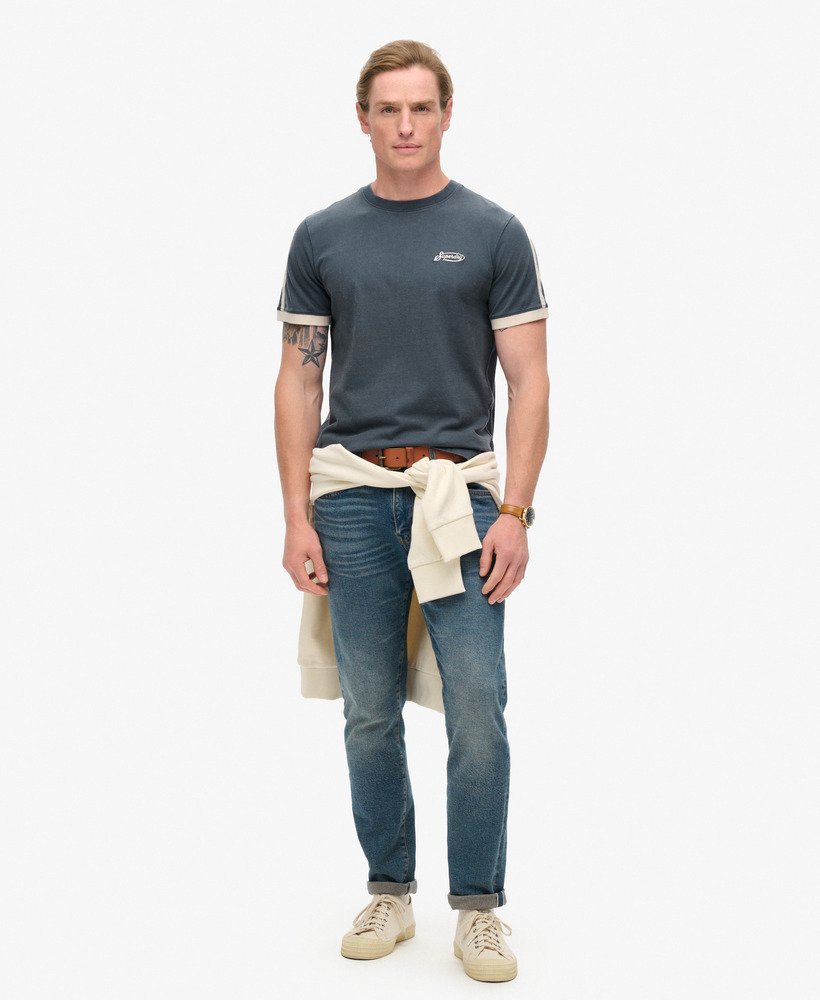 camiseta listrada retrô com logo essencial na cor azul marinho lauren