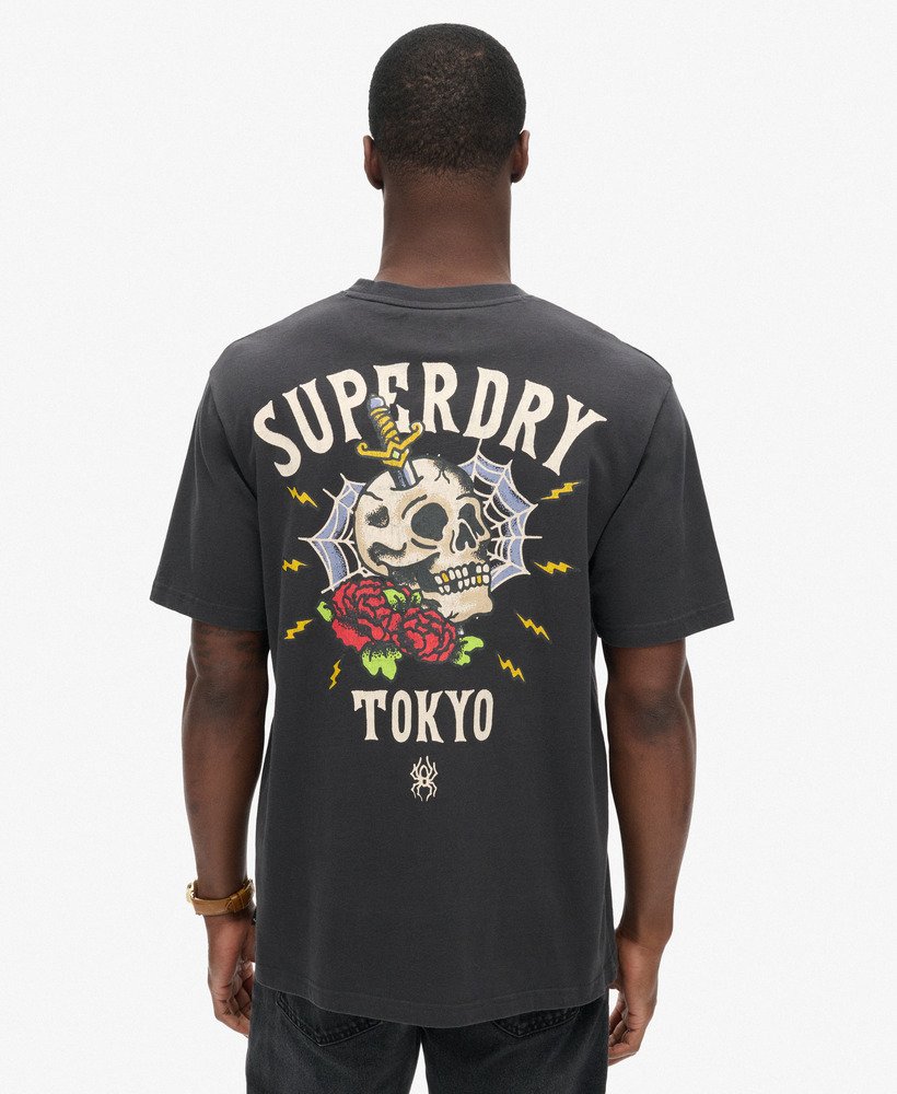 camiseta folgada com estampa de tatuagem nas costas na cor blackboard