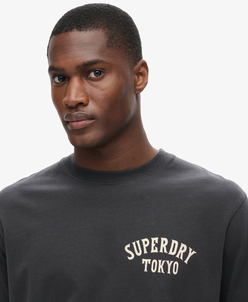 camiseta folgada com estampa de tatuagem nas costas na cor blackboard
