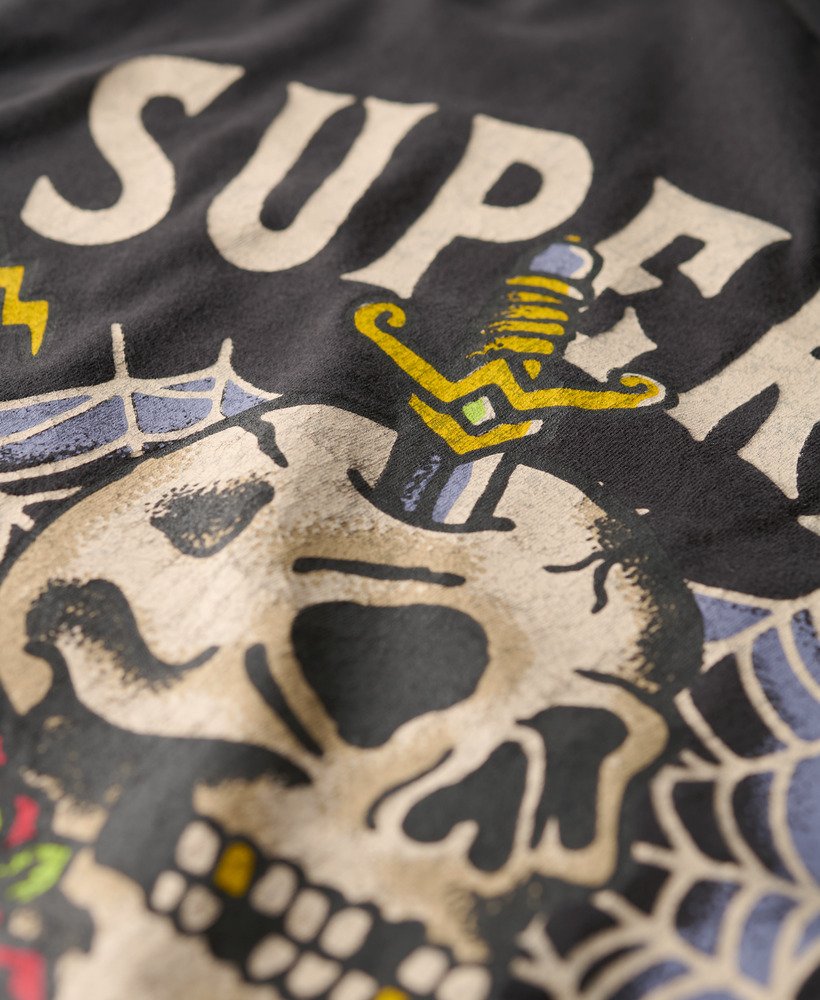 camiseta folgada com estampa de tatuagem nas costas na cor blackboard