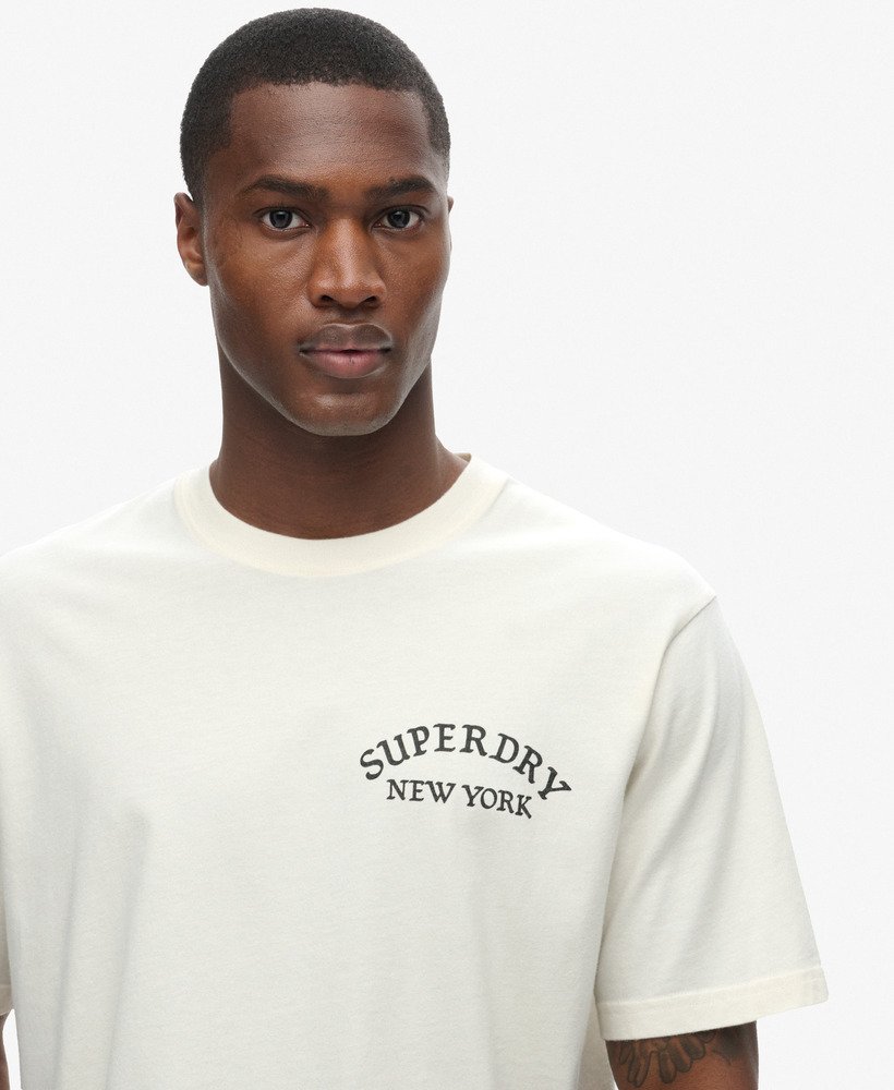 camiseta folgada com estampa de tatuagem nas costas na cor branco inverno