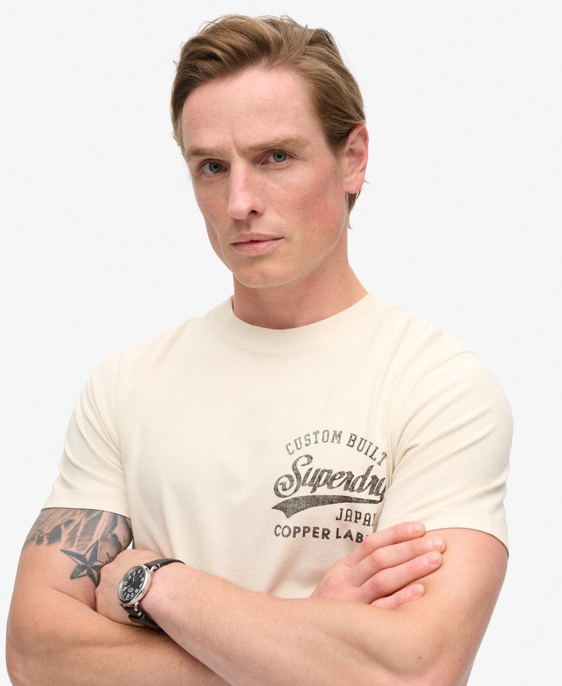 camiseta copper label com estampa no peito na cor branca arroz.
