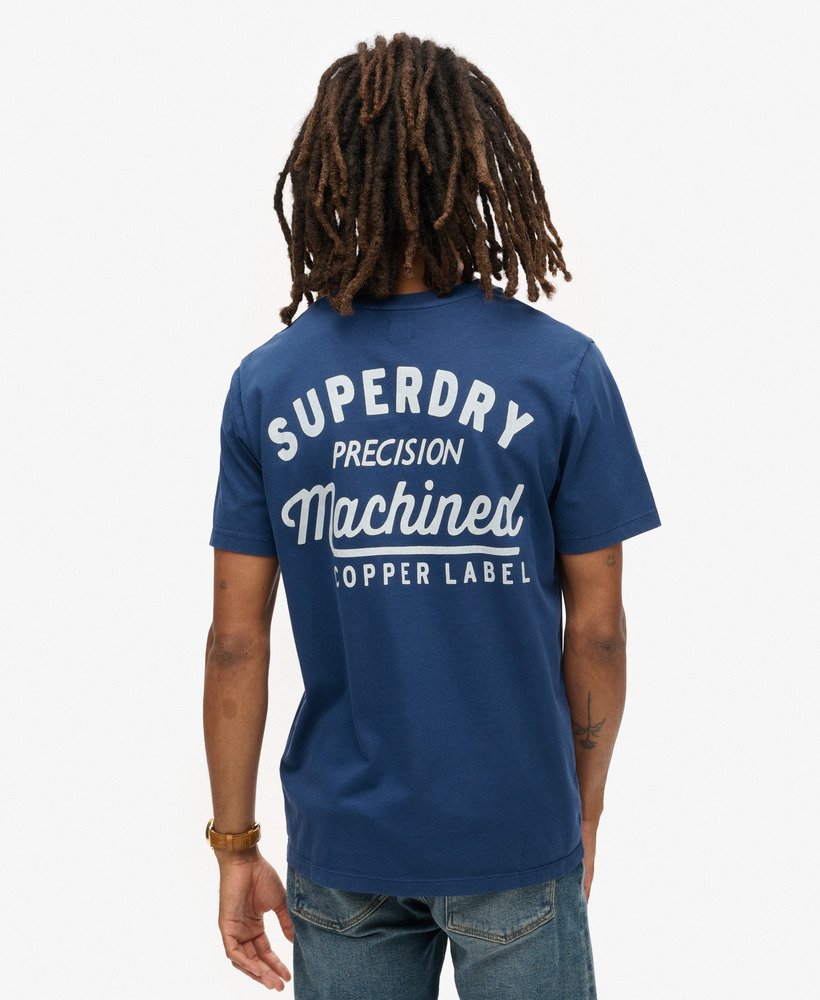 camiseta copper label com estampa no peito na cor azul médio da pilot.