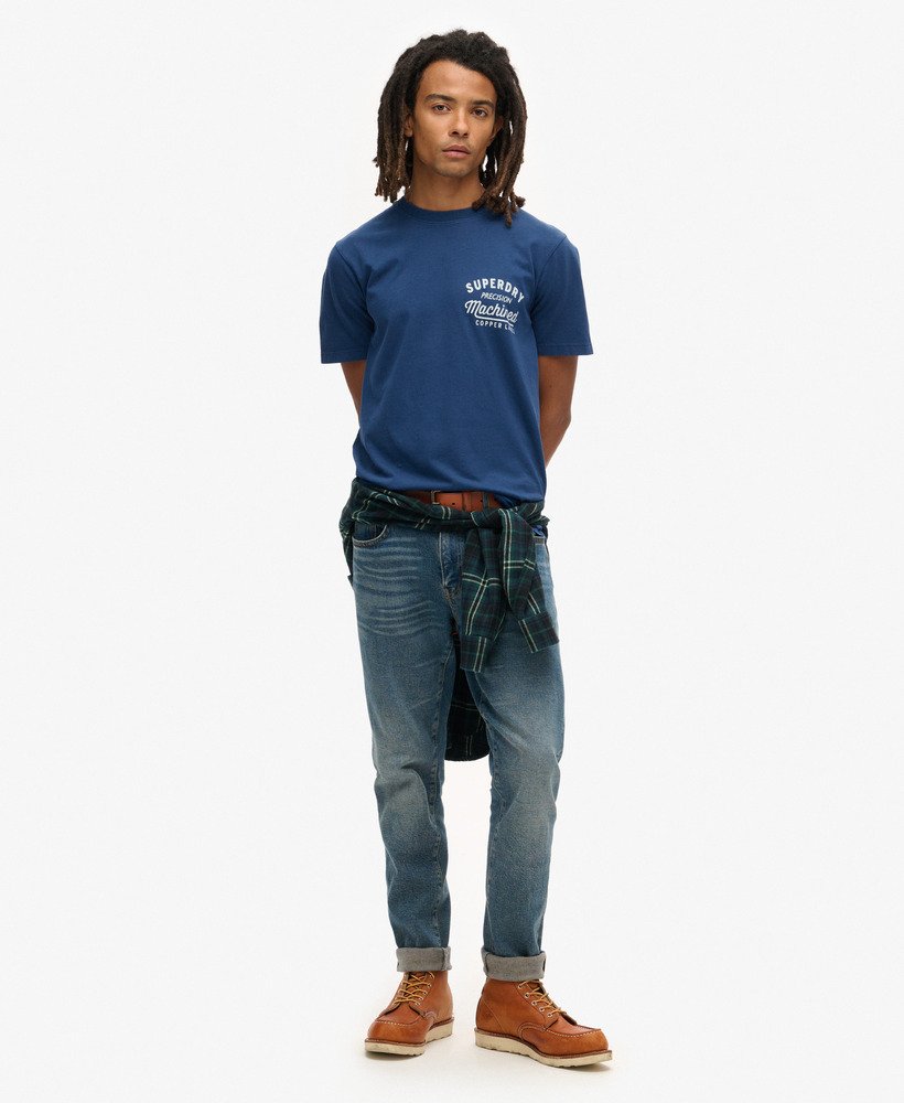 camiseta copper label com estampa no peito na cor azul médio da pilot.
