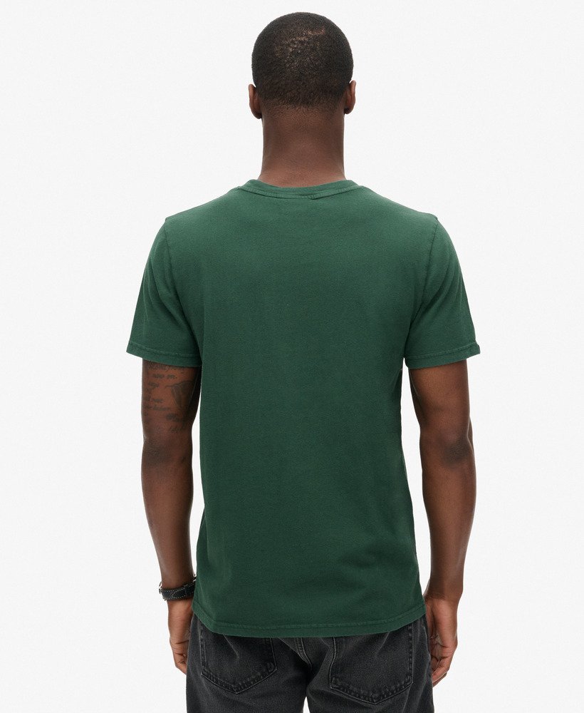 camiseta com estampa vintage do logo na cor verde esmalte.