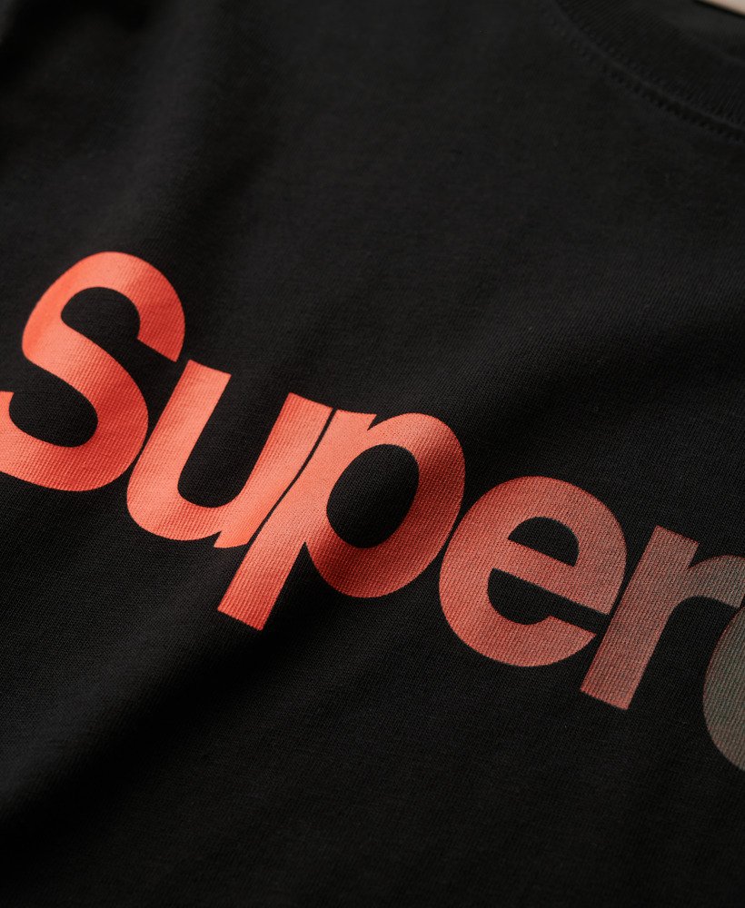 camiseta folgada com logo principal desbotado na cor preta