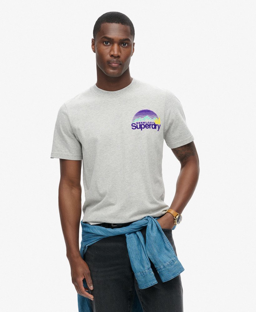 camiseta great outdoor com estampa no peito em bege mesclado cor pedra-pomes