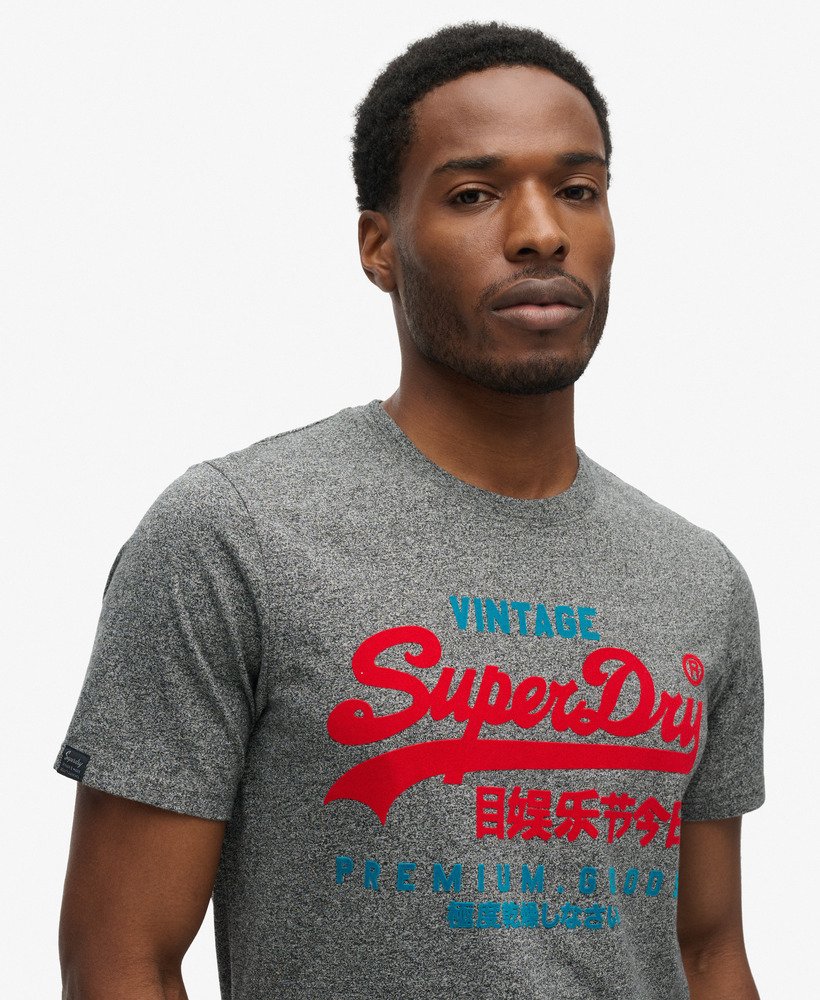 camiseta duo vintage logo na cor karst black mega grit