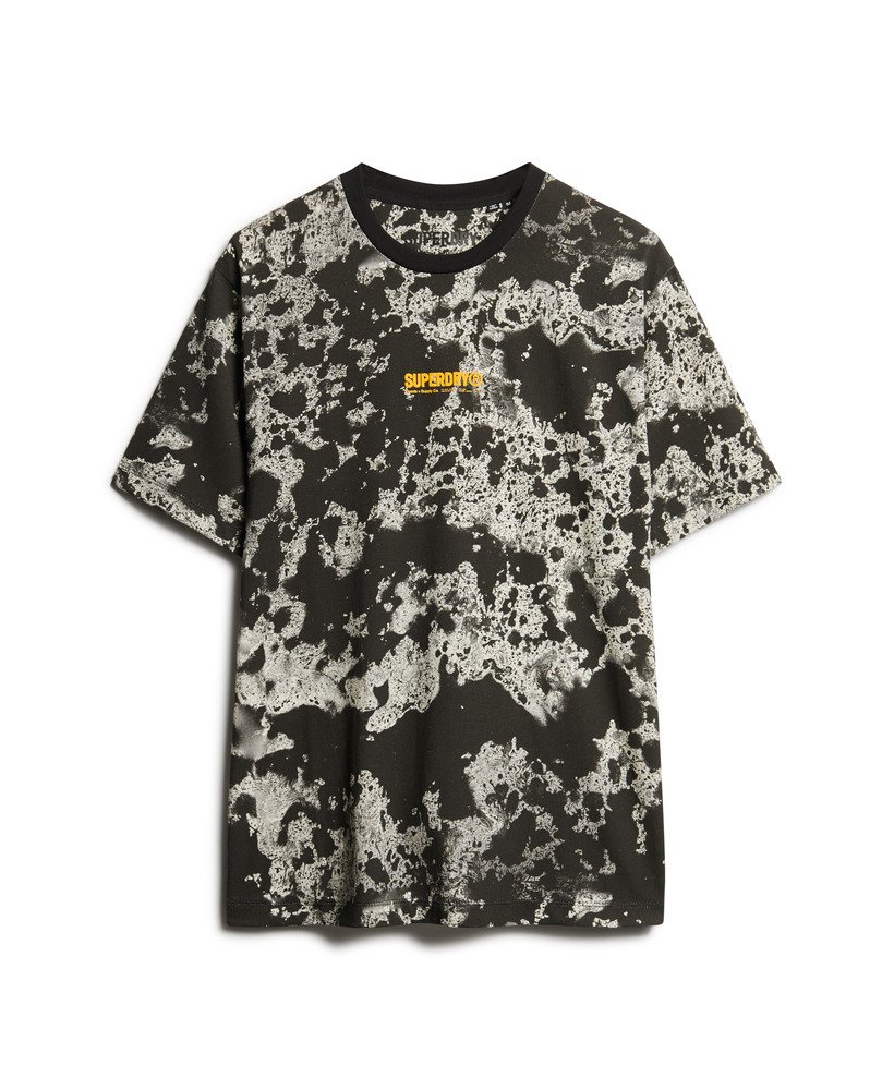 camiseta folgada com estampa camuflada utilitária texturizada preta.