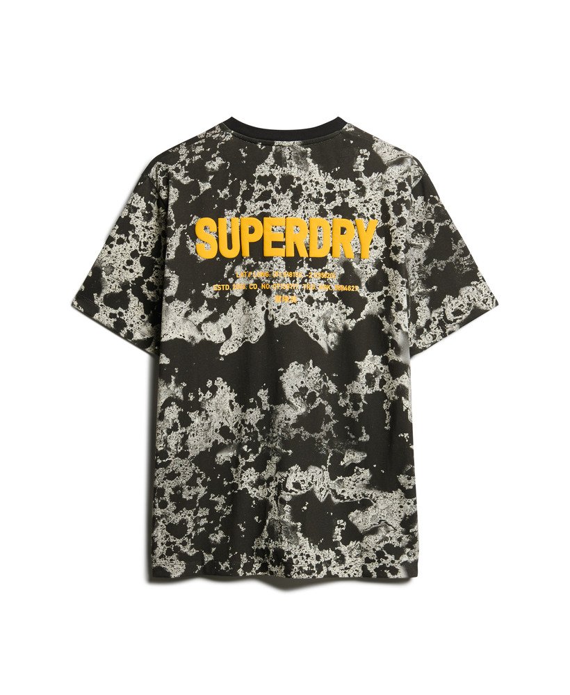 camiseta folgada com estampa camuflada utilitária texturizada preta.