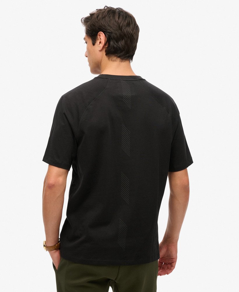 camiseta tech logo relaxed na cor pretarefletiva