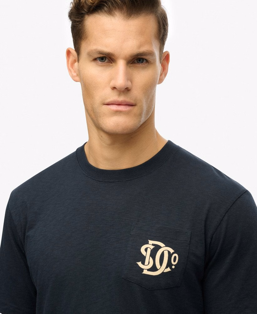 Loja Merchant - Camiseta com estampa