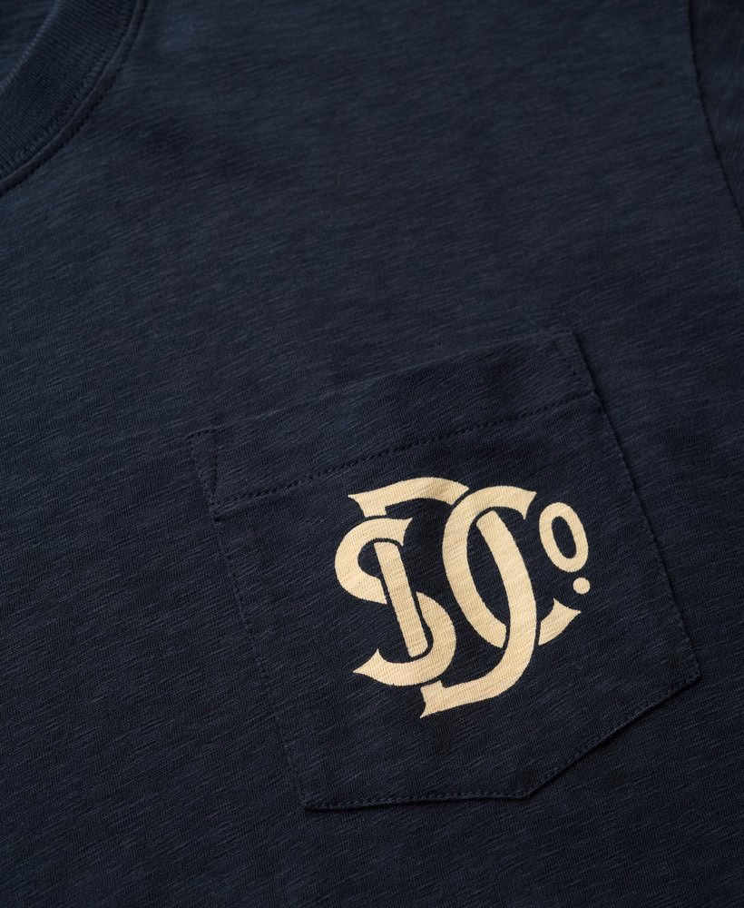 Loja Merchant - Camiseta com estampa