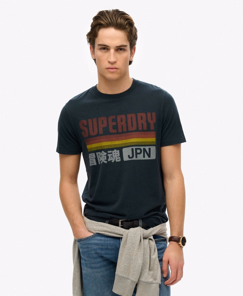Camiseta japonesa listrada e modelagem relaxada