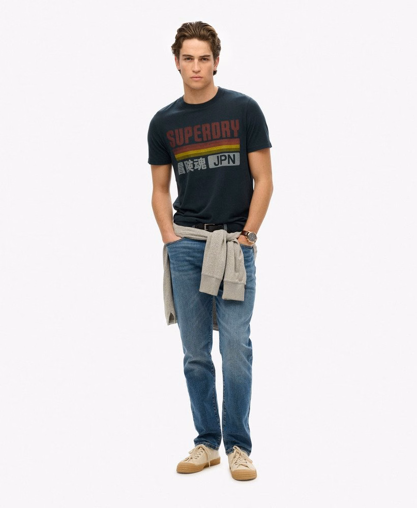 Camiseta japonesa listrada e modelagem relaxada