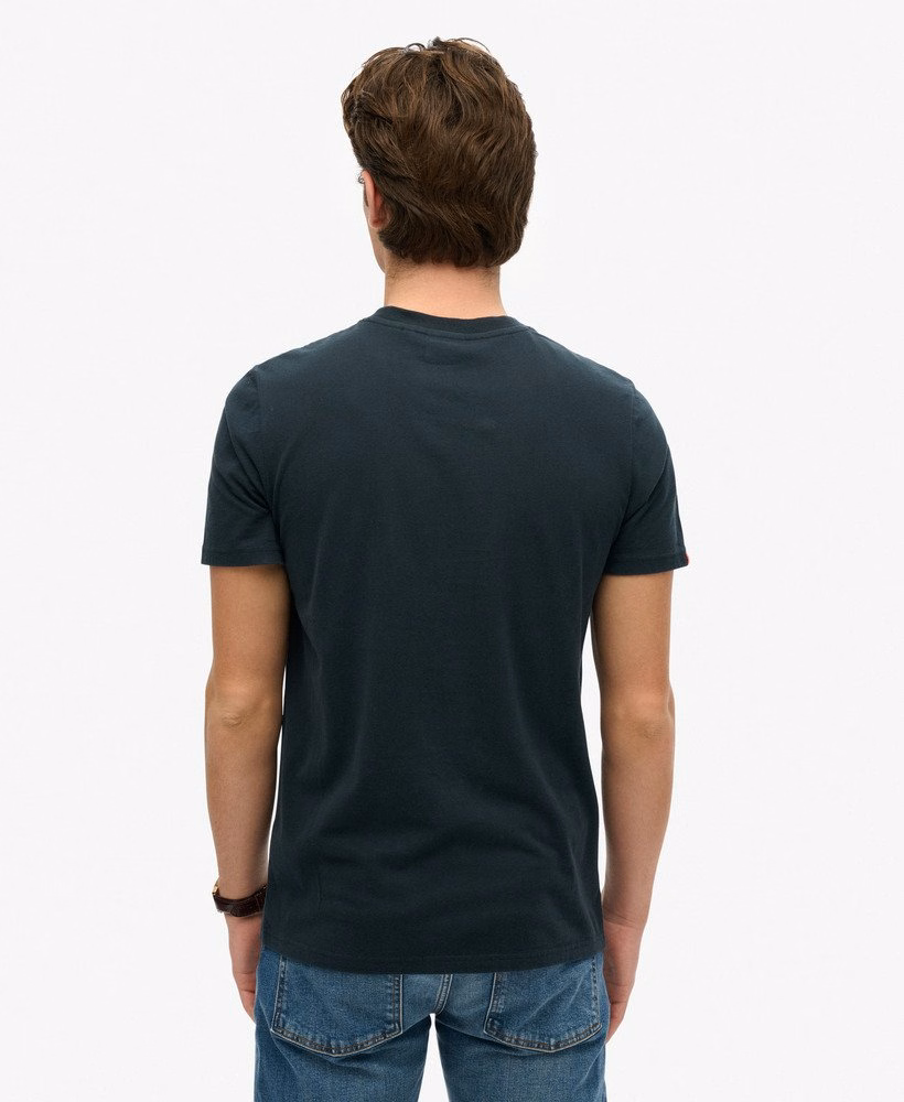 Camiseta japonesa listrada e modelagem relaxada