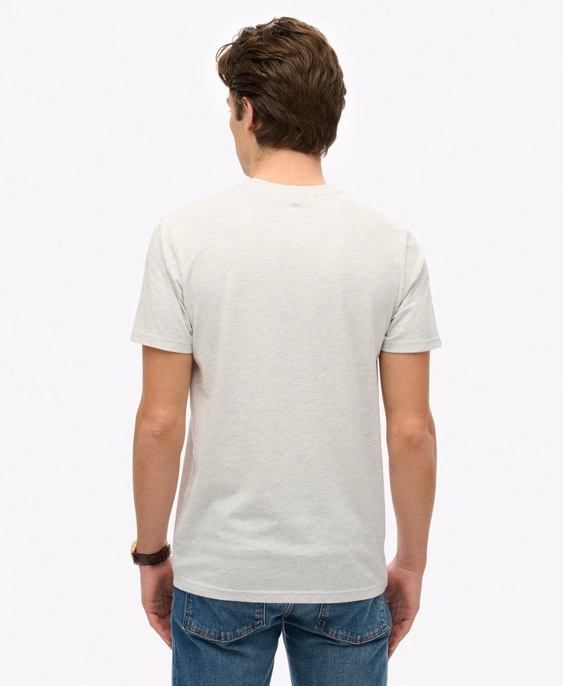 Camiseta japonesa listrada e modelagem relaxada