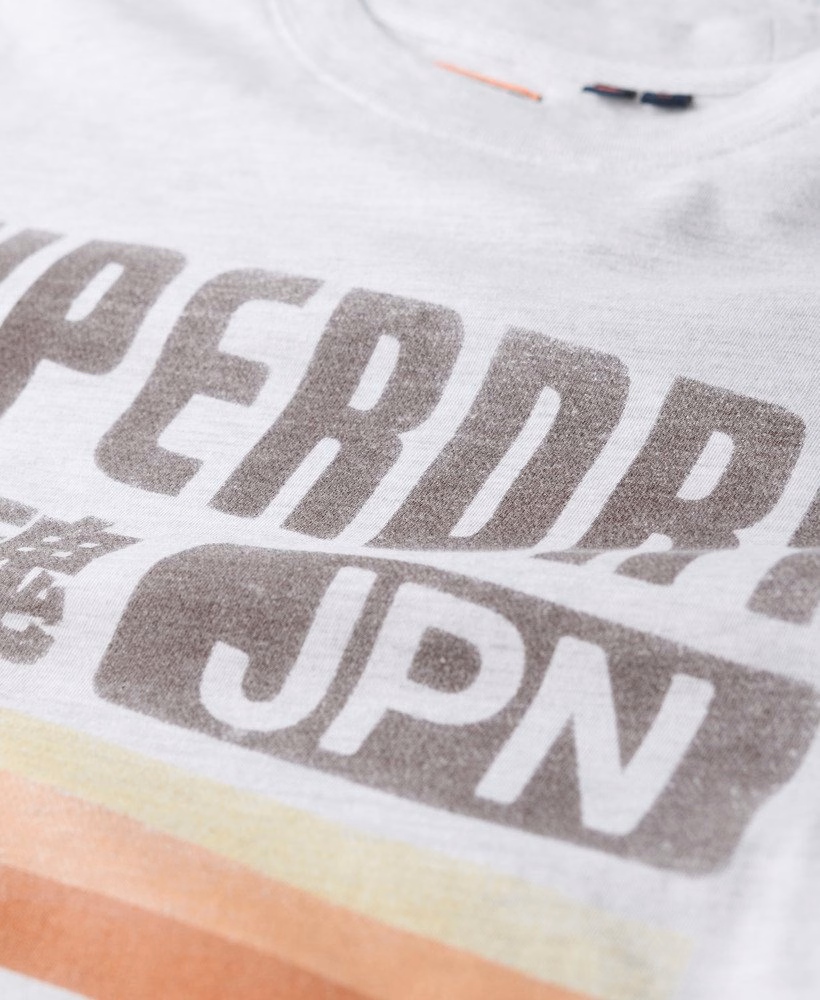 Camiseta japonesa listrada e modelagem relaxada