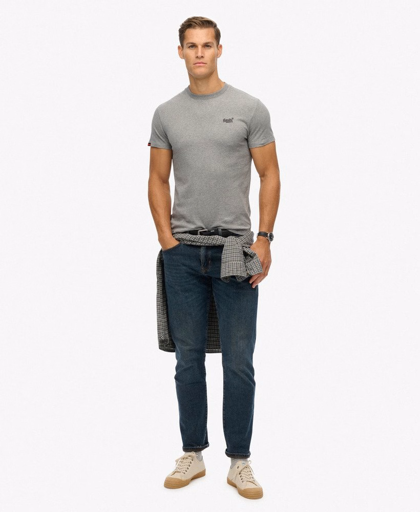 Camiseta com logo essencial