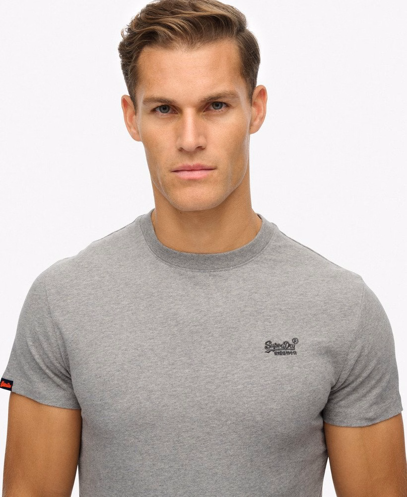 Camiseta com logo essencial