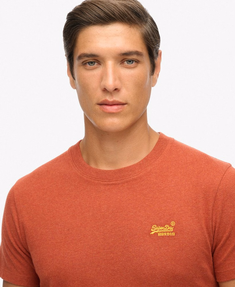 Camiseta com logo essencial