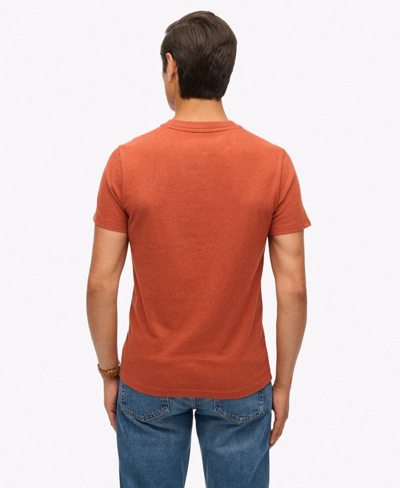 Camiseta com logo essencial