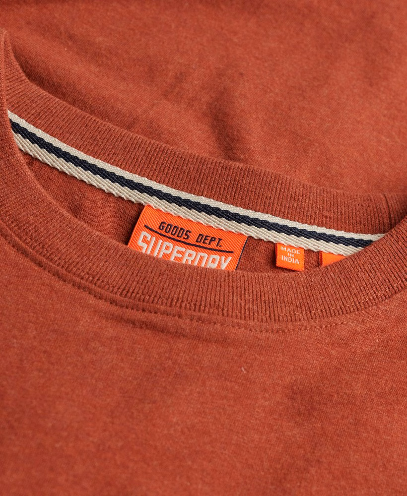 Camiseta com logo essencial