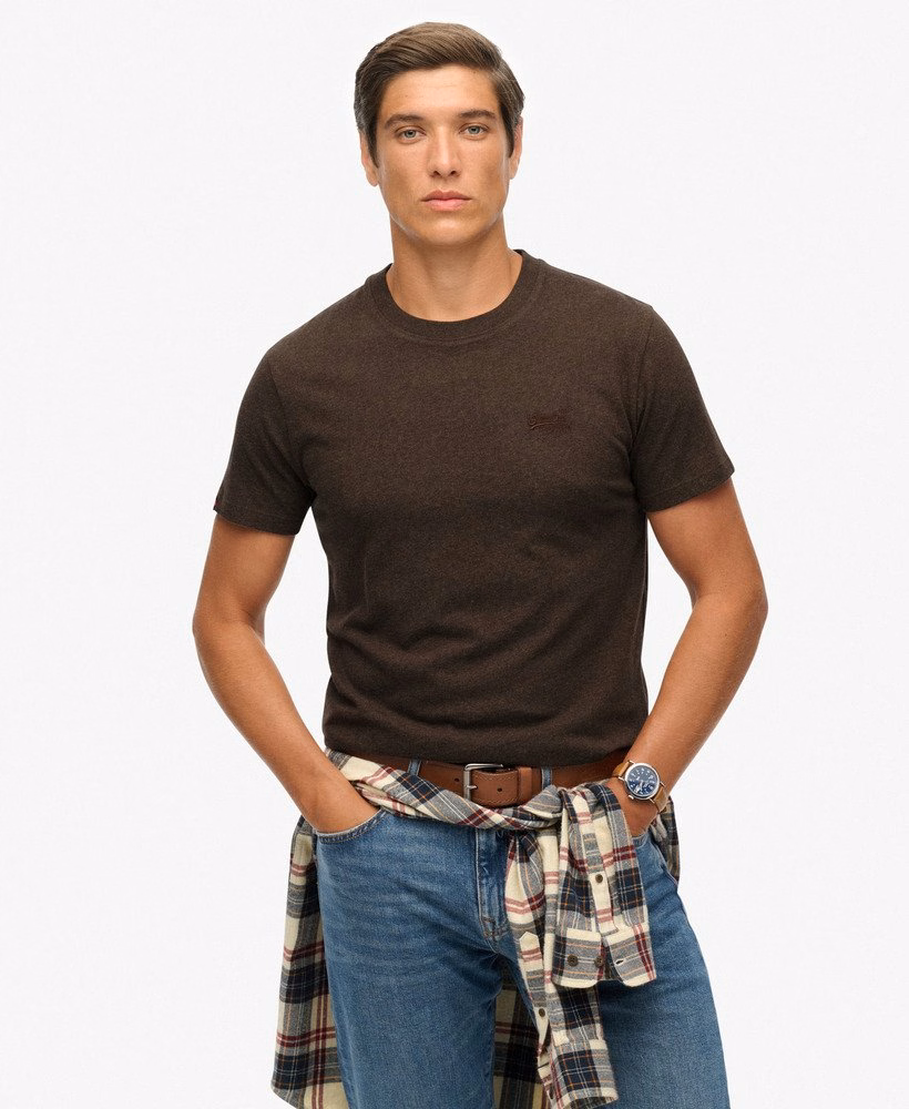 Camiseta com logo essencial