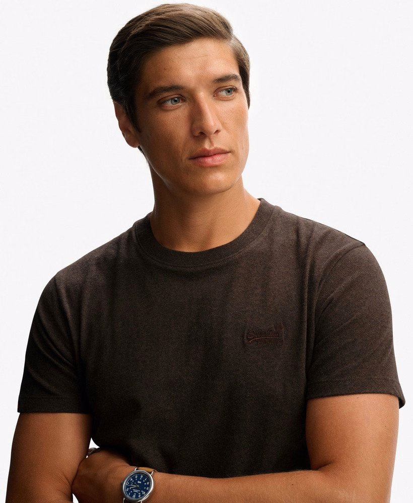 Camiseta com logo essencial