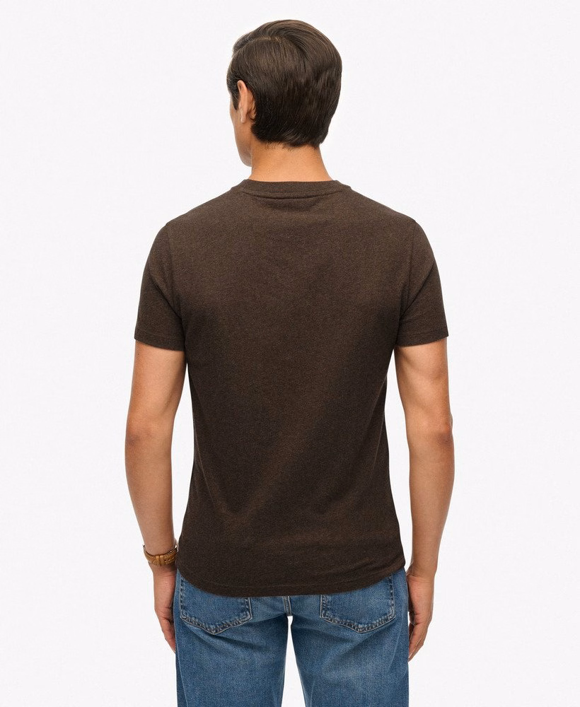 Camiseta com logo essencial